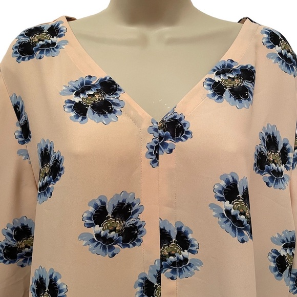 Loft Women’s Floral Blouse Roll Tab Sleeves Size L Peachy Pink Vneck - Picture 3 of 8